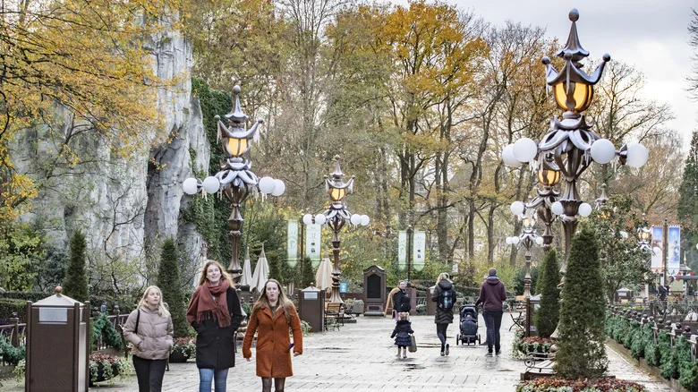 Romantisch weekend bij de Efteling: de 5 meest sfeervolle hotels voor stellen