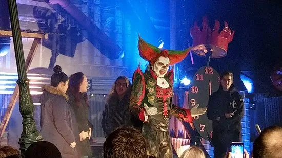 Eddie tijdens zijn show bij Festival of Freaks