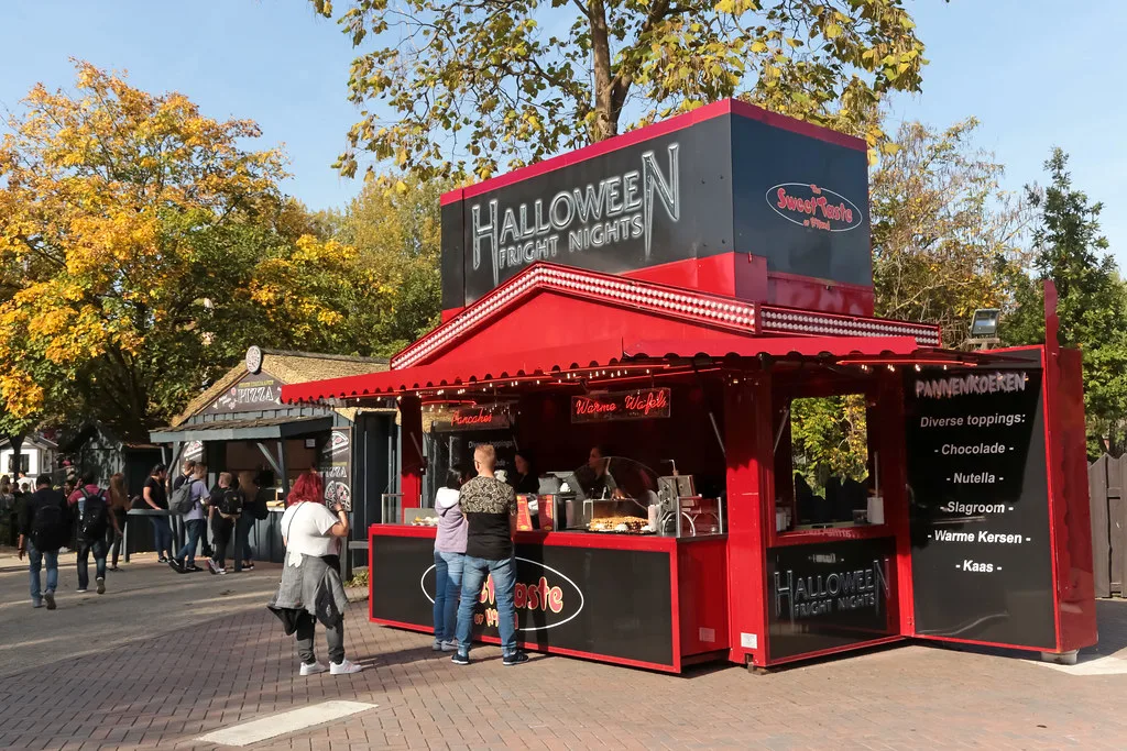 Kraam met Halloween Fright Nights-thema in Walibi Holland